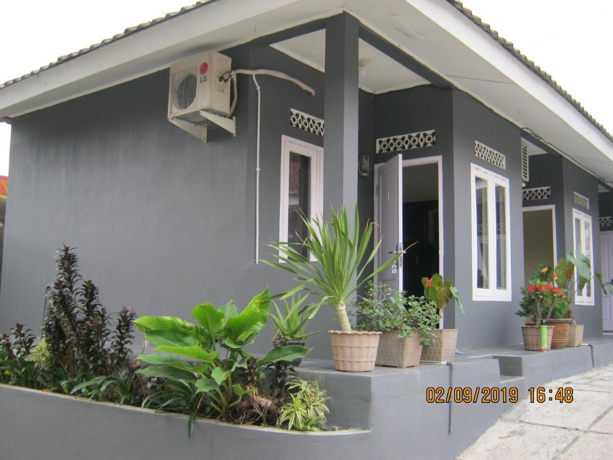 Aqilakost N Cafe Gadog Puncak Hotel Bogor Exterior photo