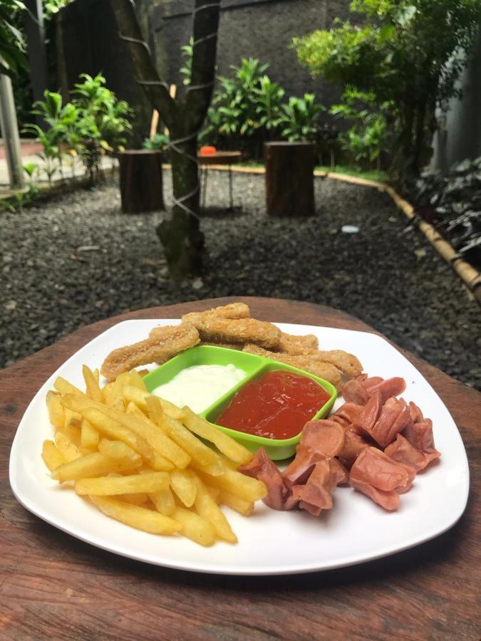 Aqilakost N Cafe Gadog Puncak Hotel Bogor Exterior photo